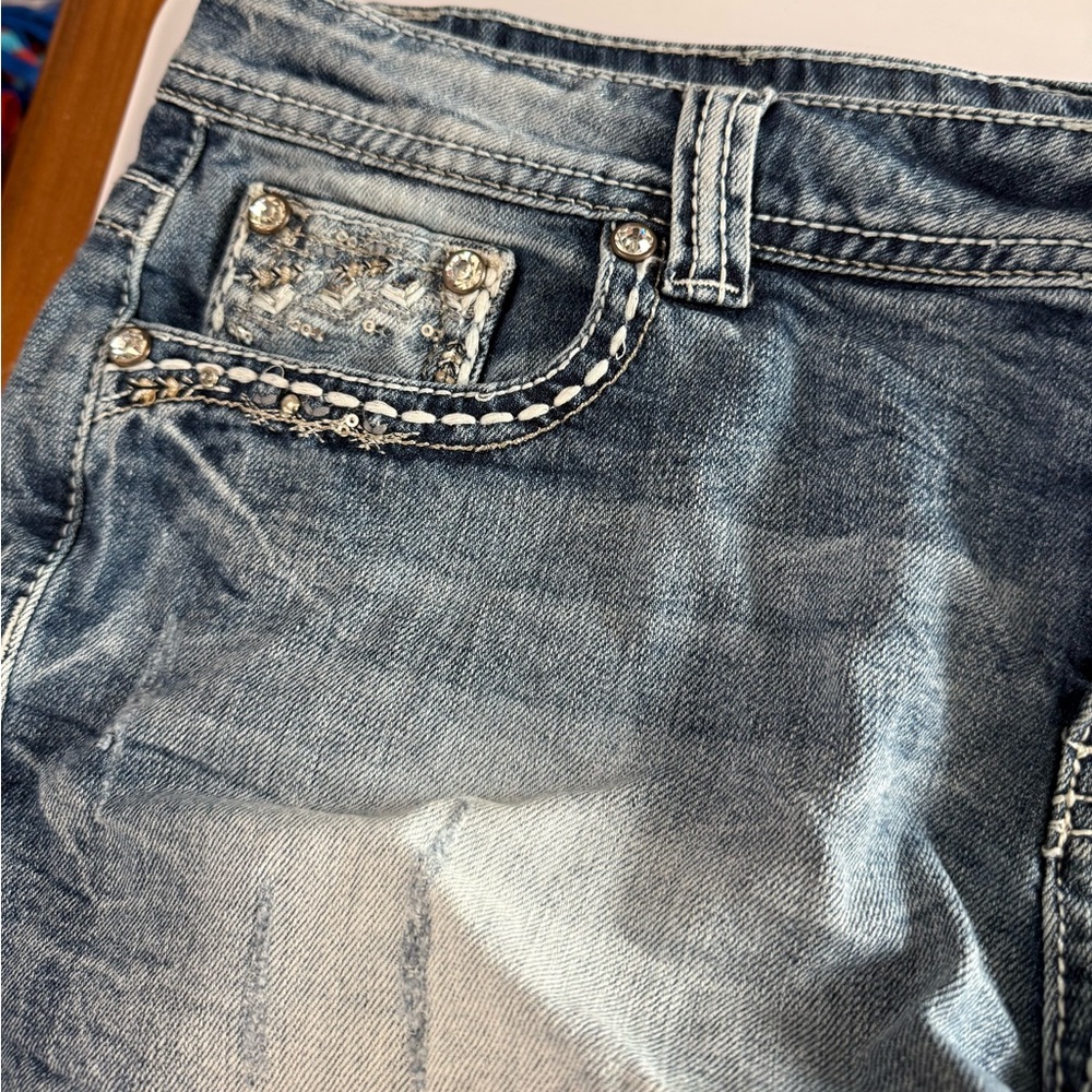 Women’s Sz 33 Shyanne Rhinestone Denim Shorts - Picture 9 of 9